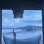 Sky Space в горах з теплим басейном Chalet