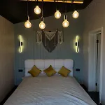 Chalet Sky Space в горах з теплим басейном *