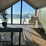 Chalet Sky Space в горах з теплим басейном Slavske