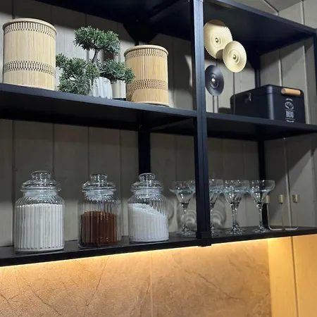 木屋 Sky Space в горах з теплим басейном 斯拉夫西克