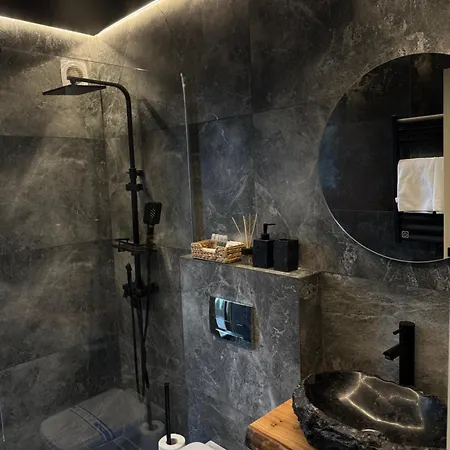 Sky Space в горах з теплим басейном Chalet Slavske