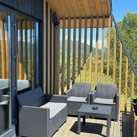 Sky Space в горах з теплим басейном Chalet