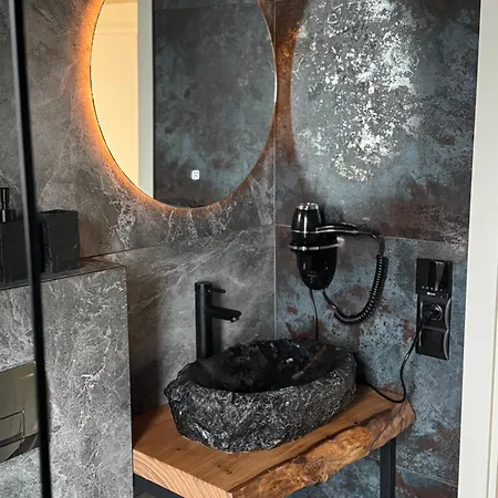 Sky Space в горах з теплим басейном