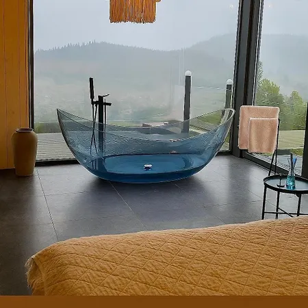 Chalet Sky Space в горах з теплим басейном