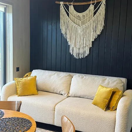 Sky Space в горах з теплим басейном Chalet *