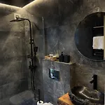 Sky Space в горах з теплим басейном شاليه سلافسكي