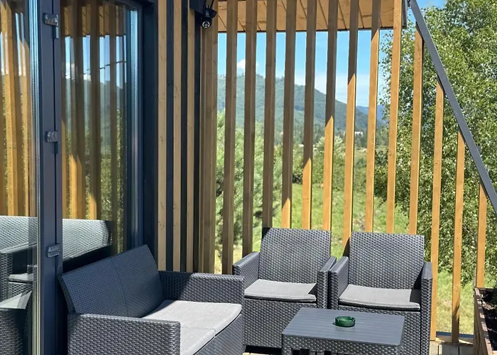 Sky Space в горах з теплим басейном Chalet