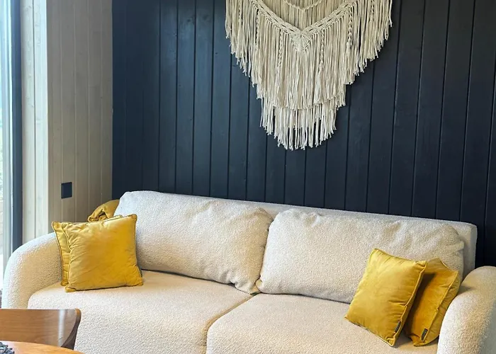 Sky Space в горах з теплим басейном Chalet *